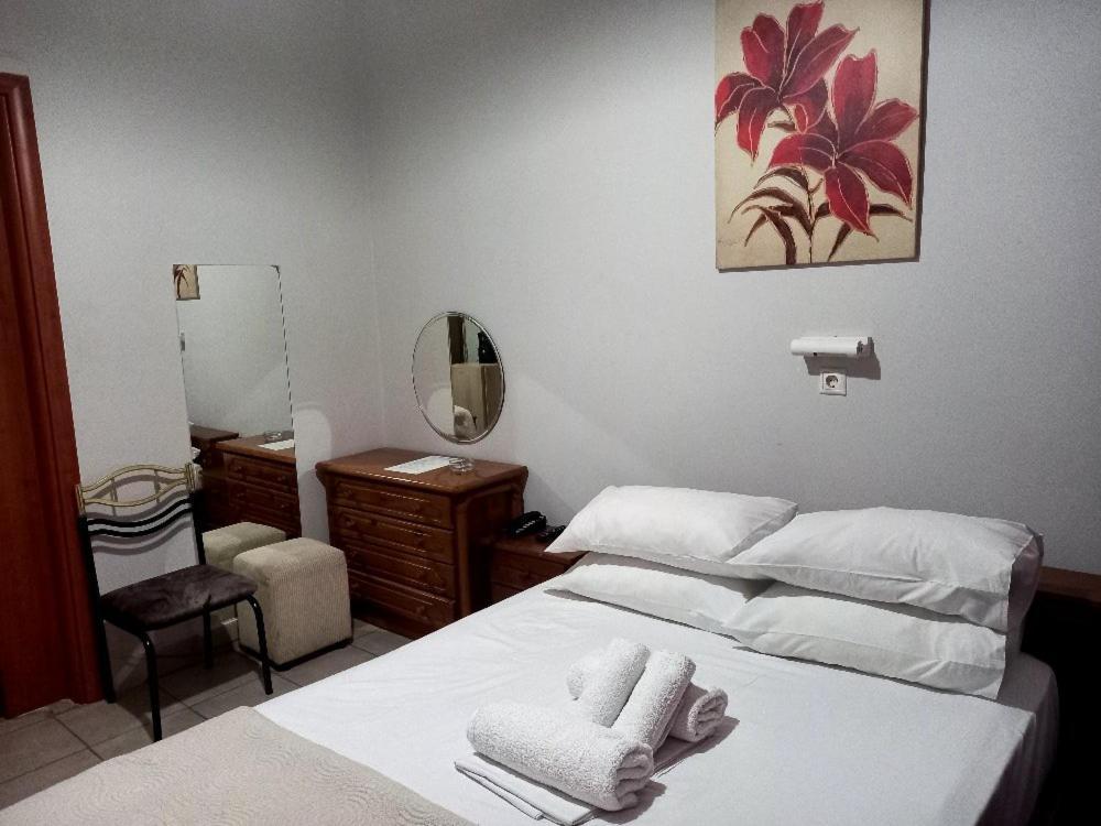 Hotel Korydallos Piraeus Buitenkant foto